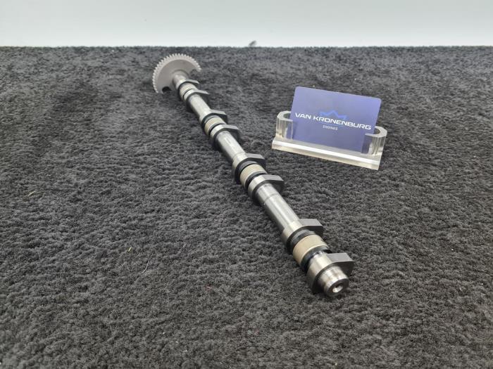 Camshaft from a BMW 5 serie (G30) M5 Competition 4.4 V8 32V TwinPower Turbo 2019