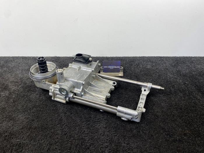 Gebrauchte Ölpumpe BMW 6 serie (E63) 645 Ci 4.4 V8 32V Preis € 99,99 Mit Mehrwertsteuer angeboten von Van Kronenburg Engines