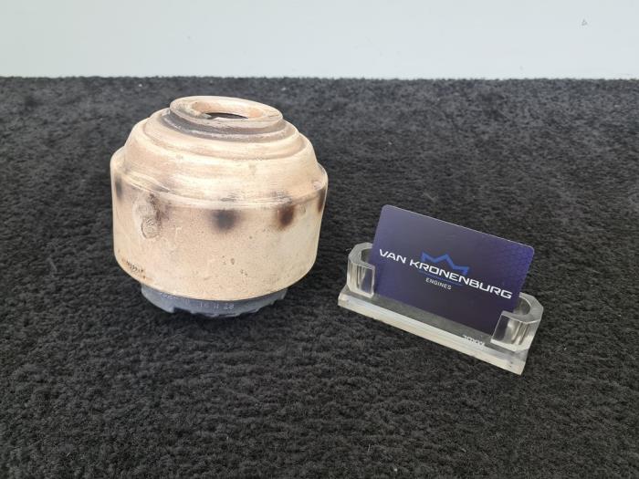 Used Engine mount Mercedes CL (215) 5.0 CL-500 V8 24V Price € 30,00 Inclusive VAT offered by Van Kronenburg Engines
