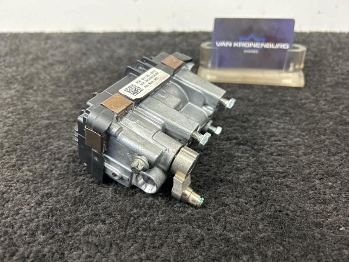 Actuator electric (Turbo) from a Mercedes-Benz E (W213) E-200d 2.0 Turbo 16V