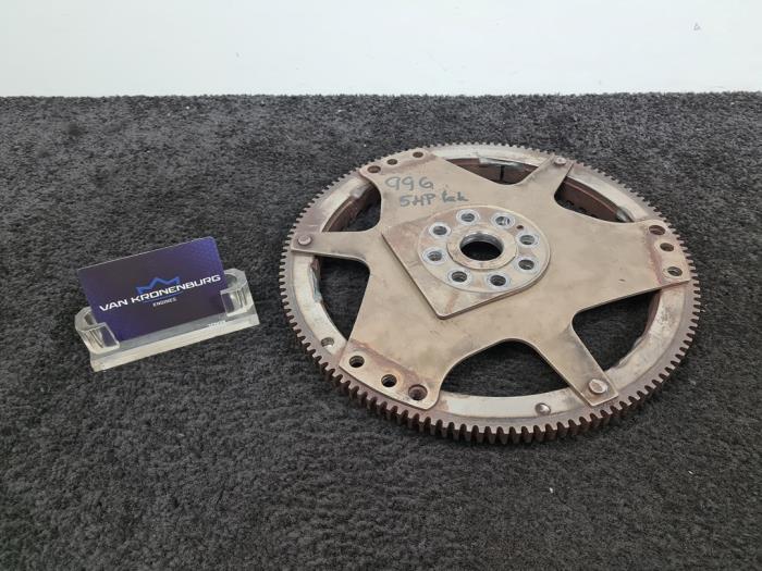 Begagnade Startkuggkrans Porsche 911 (996) 3.4 Carrera 4 24V Pris € 125,01 Inklusive moms erbjuds av Van Kronenburg Engines
