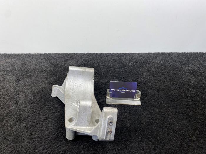 Usagé Support dynamo bas Lamborghini Gallardo 5.0 V-10 40V 4x4 Prix € 50,00 Prix TTC proposé par Van Kronenburg Engines
