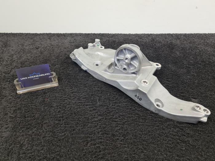 Usagé Support dynamo bas Ford Kuga II (DM2) 2.0 TDCi 16V 150 Prix € 35,01 Prix TTC proposé par Van Kronenburg Engines