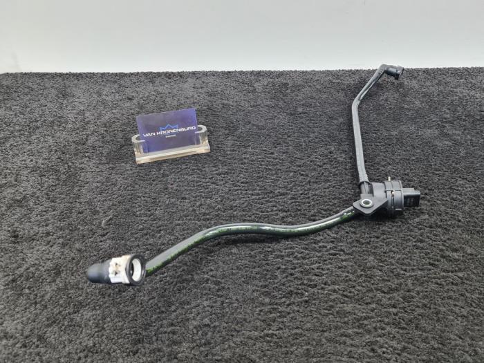 Fuel pressure sensor from a Peugeot Boxer (U9) 2.0 BlueHDi 110 2019