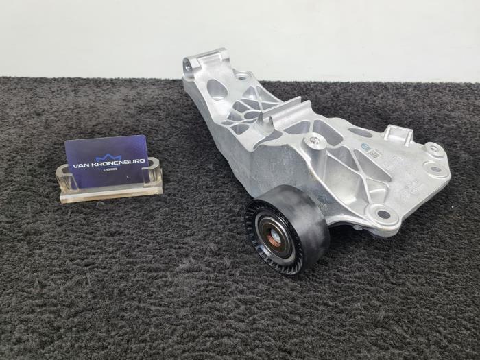 Neue Dynamostütze unten Mercedes C-Klasse AMG (W206) C-63S E-Performance AMG 2.0 Turbo 4-Matic+ Preis € 50,00 Mit Mehrwertsteuer angeboten von Van Kronenburg Engines