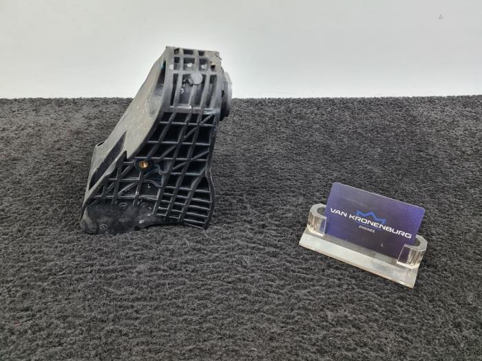 Used Engine mount Mercedes C (W206) C-220d 2.0 Turbo 16V 4-Matic Price € 175,00 Inclusive VAT offered by Van Kronenburg Engines