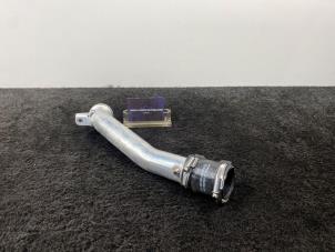 Intercooler Rohr van een Mercedes-Benz CLS (C257) 450 EQ Boost 3.0 24V 4-Matic 2019