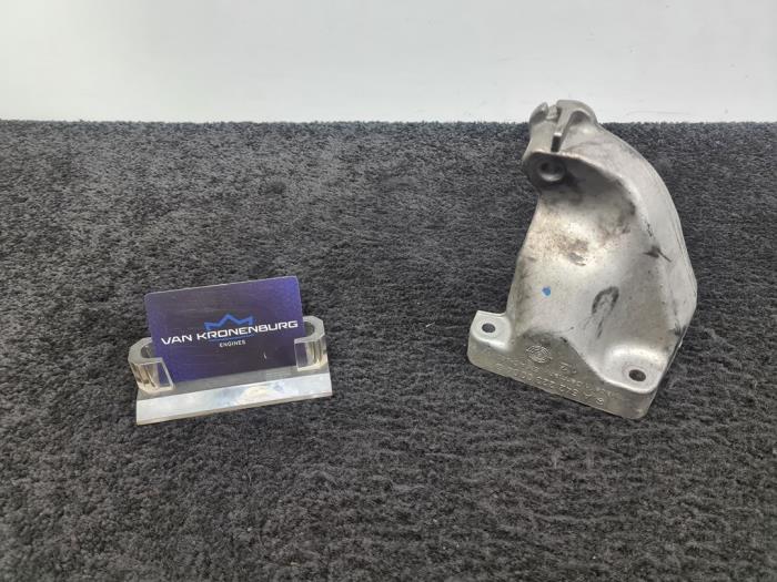 Used Engine mount Mercedes E (W211) 3.0 E-320 CDI V6 24V Price € 24,95 Inclusive VAT offered by Van Kronenburg Engines