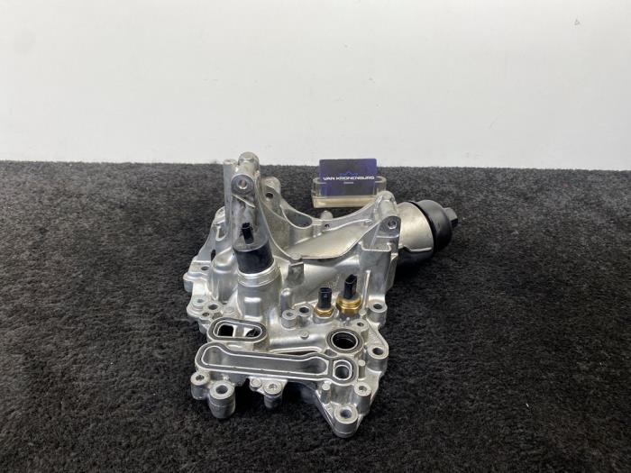 Gebrauchte Ölfiltergehäuse Mercedes S (W223) Preis € 175,00 Mit Mehrwertsteuer angeboten von Van Kronenburg Engines