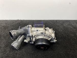 Gebrauchte Wasserpumpe Mercedes C (W205) C-200d 1.6 Turbo 16V Preis € 60,00 Mit Mehrwertsteuer angeboten von Van Kronenburg Engines
