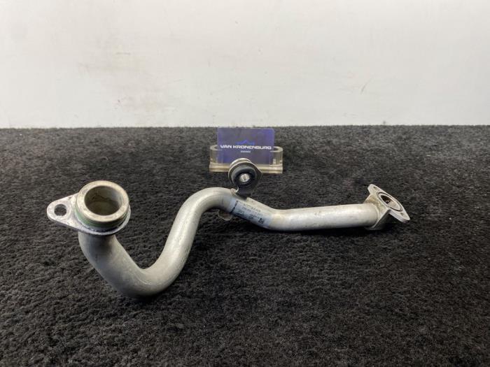 Tubo de presión de aceite de un Mercedes-AMG E-Klasse AMG (W213) 4.0 E-63 AMG V8 Turbo 4-Matic+ 2019