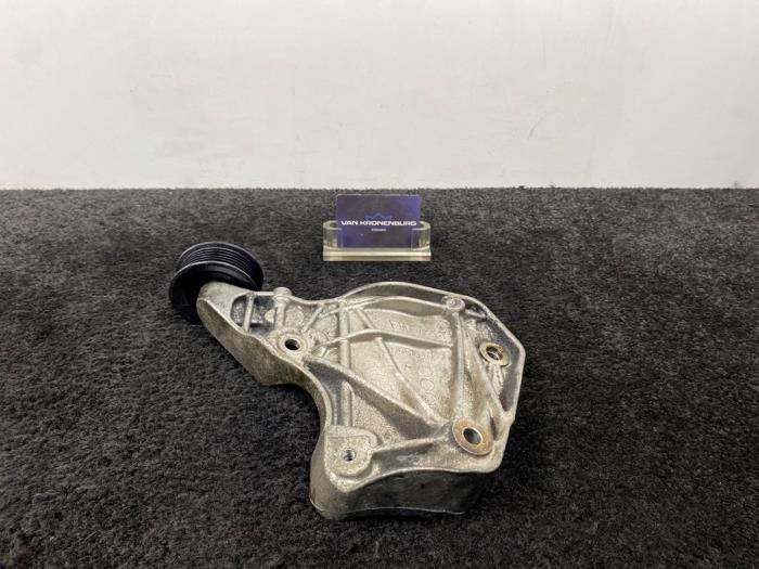 Usagé Support dynamo bas Dodge 1500 Crew Cab (DS) 3.0 V6 Diesel Prix € 50,00 Prix TTC proposé par Van Kronenburg Engines