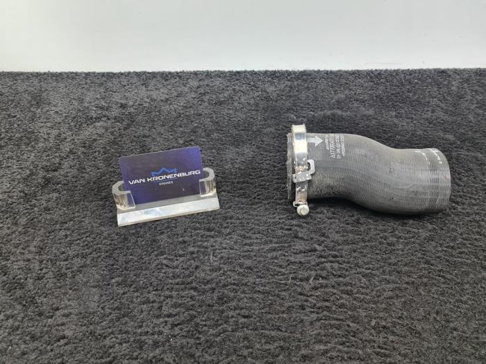 Gebrauchte Intercooler Schlauch Mercedes C (W205) C-63 AMG 4.0 V8 Biturbo Preis € 40,00 Mit Mehrwertsteuer angeboten von Van Kronenburg Engines