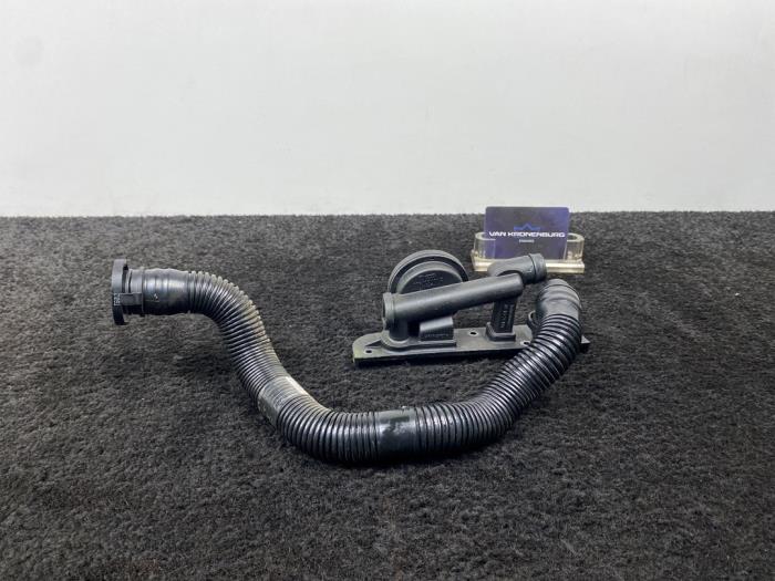 Usagé Ventilation carter Volkswagen Golf V (1K1) 2.0 GTI 16V FSI Turbo Prix € 25,00 Prix TTC proposé par Van Kronenburg Engines