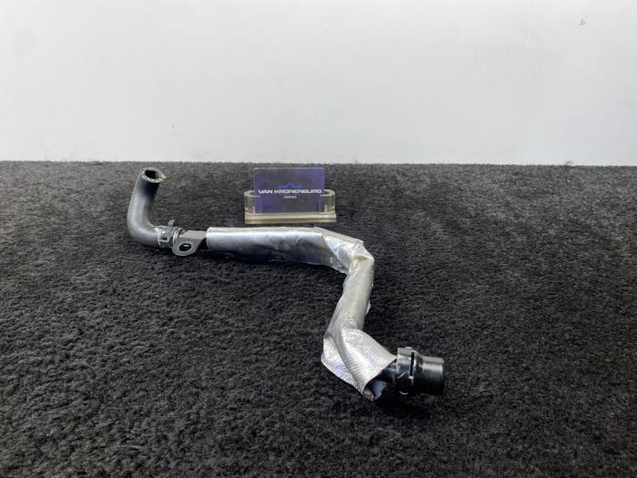 Tubo de agua de un Audi A4 (B9) 2.0 45 TFSI Mild hybrid 16V 2019
