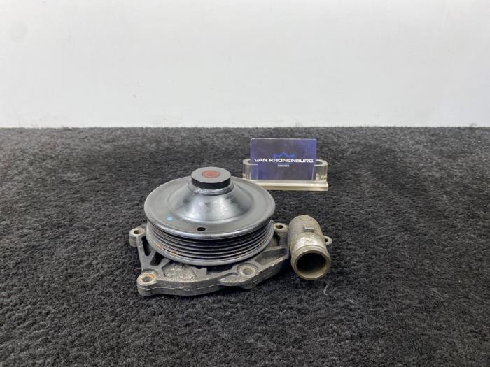 Begagnade Vattenpump Porsche 911 (996) 3.6 Carrera 4 24V Pris € 29,95 Inklusive moms erbjuds av Van Kronenburg Engines