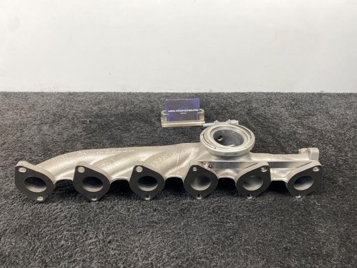 Neue Abgaskrümmer BMW 5 serie (G30) 530d 3.0 TwinPower Turbo 24V Preis € 170,01 Mit Mehrwertsteuer angeboten von Van Kronenburg Engines