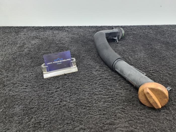 Gebrauchte Öl Füllrohr Porsche 911 (996) 3.6 Carrera 24V Preis € 69,95 Mit Mehrwertsteuer angeboten von Van Kronenburg Engines