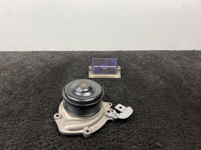 Nya Vattenpump Mercedes S (222.0/222.1) 3.0 S-350 BlueTEC, S-350d 24V Pris € 75,00 Inklusive moms erbjuds av Van Kronenburg Engines