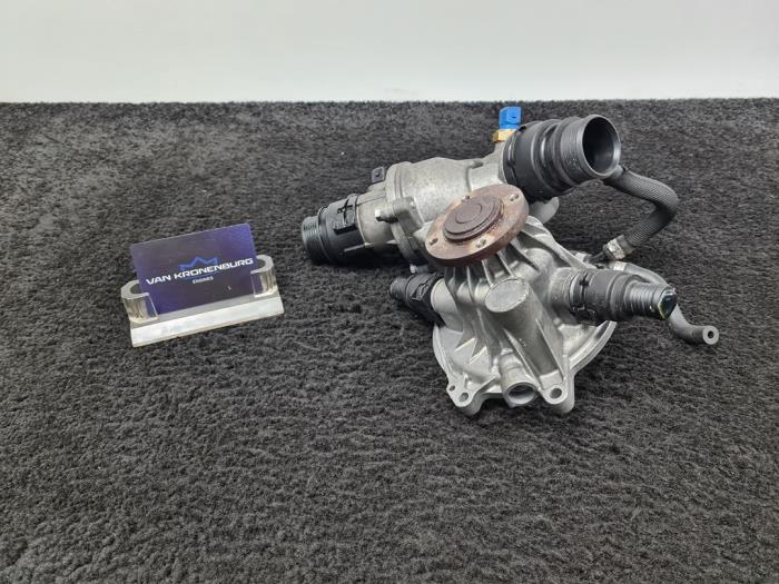 Usagé Pompe à eau BMW 6 serie (E63) 650 i 4.8 V8 32V Prix € 50,00 Prix TTC proposé par Van Kronenburg Engines