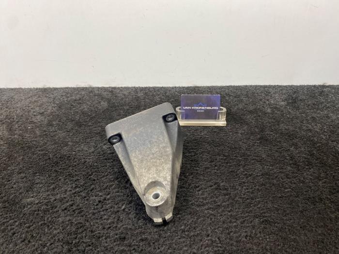 Usagé Support moteur Mercedes Sprinter 3,5t (906.63) 319 CDI,BlueTEC V6 24V Prix € 22,51 Prix TTC proposé par Van Kronenburg Engines