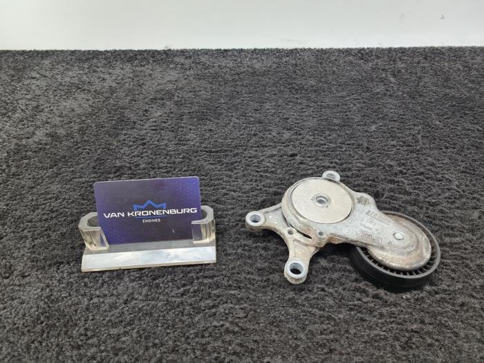 Usados Tensor correa múltiple Mercedes GLA (156.9) 1.6 180 16V Precio € 24,95 IVA incluido ofrecido por Van Kronenburg Engines