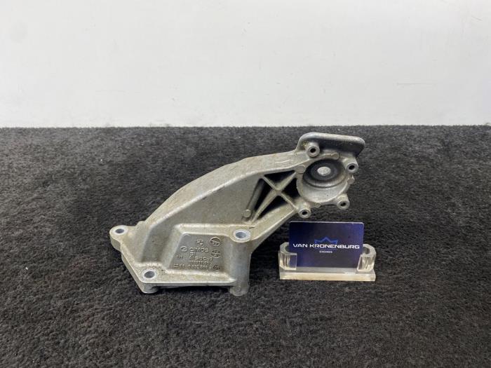 Used Engine mount BMW X5 (F15) xDrive 50i 4.4 V8 32V Price € 35,01 Inclusive VAT offered by Van Kronenburg Engines