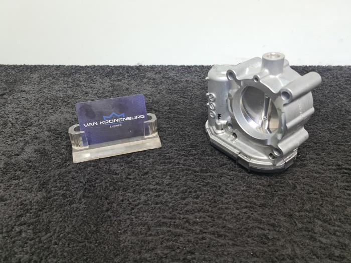 Neue Drosselklappengehäuse Mercedes C (W205) C-180 1.6 16V Preis € 121,00 Mit Mehrwertsteuer angeboten von Van Kronenburg Engines
