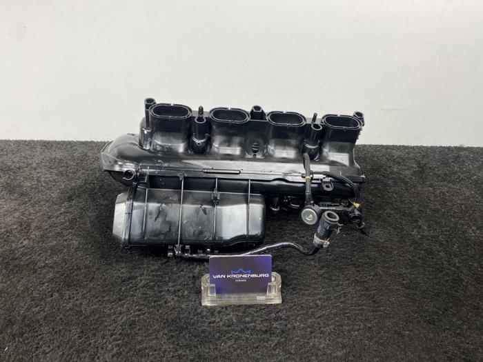 Intake manifold from a Mercedes-Benz C (W205) C-200 2.0 CGI 4-Matic 16V 2018