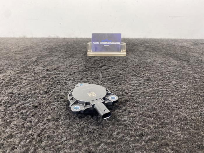 Gebrauchte Nockenwelle Sensor Mercedes C (W205) C-180 1.6 16V Preis € 12,50 Mit Mehrwertsteuer angeboten von Van Kronenburg Engines