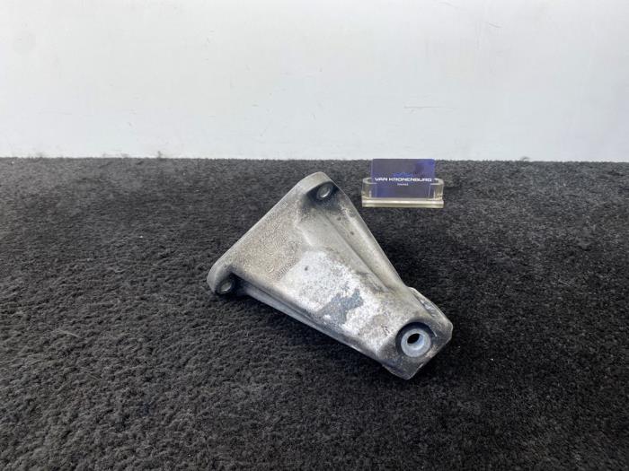 Used Engine mount BMW 5 serie (F10) 550i V8 32V TwinPower Turbo Price € 54,99 Inclusive VAT offered by Van Kronenburg Engines