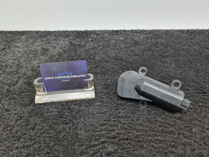 Intake manifold actuator from a BMW 5 serie (E60) 550i 32V 2009