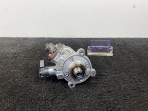 Used Mechanical fuel pump Mercedes E (W213) E-200d 2.0 Turbo 16V Price € 180,00 Inclusive VAT offered by Van Kronenburg Engines