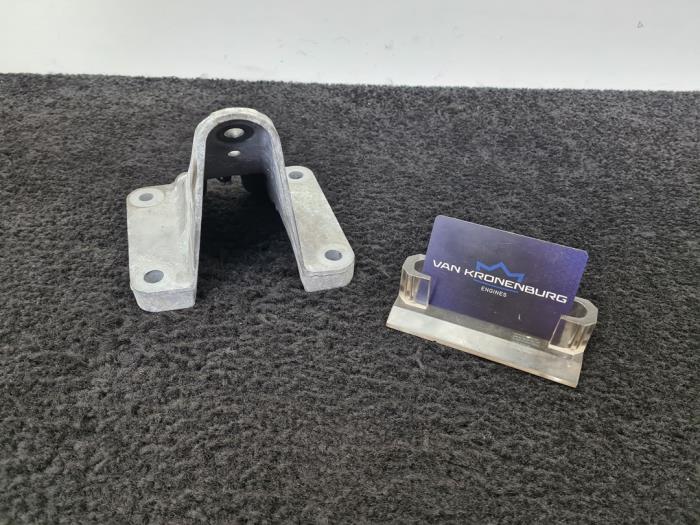 Usagé Support moteur Landrover Range Rover IV (LG) 3.0 V6 Supercharged Prix sur demande proposé par Van Kronenburg Engines