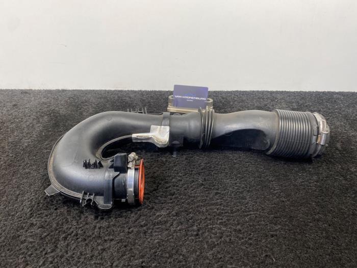 Air intake hose from a Mercedes-Benz A (W176) 2.0 A-250 Turbo 16V 2016