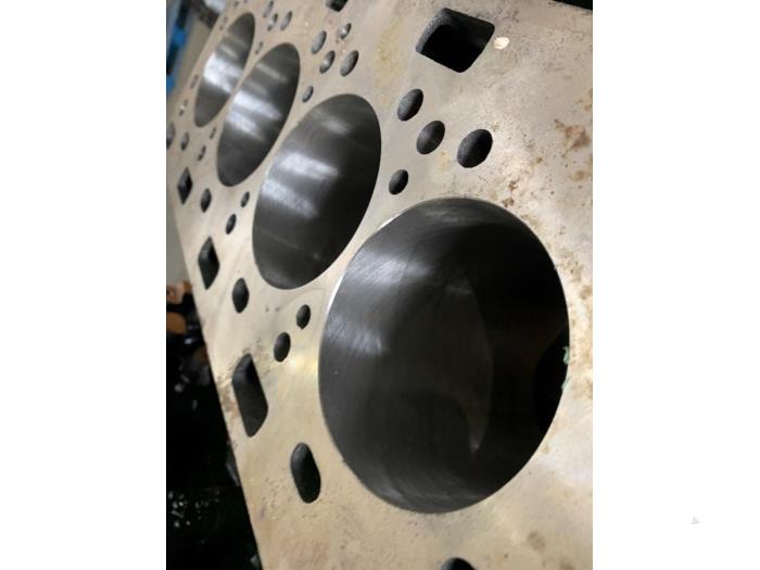 Used Engine crankcase Renault Master Price € 605,00 Inclusive VAT offered by Van Kronenburg Engines