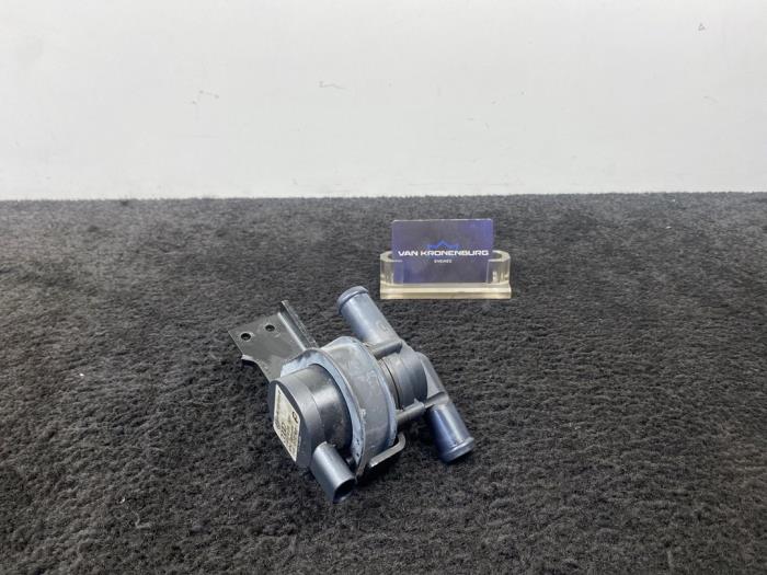 Begagnade Extra vattenpump Audi A6 (C5) 2.4 V6 30V Quattro Pris € 50,00 Inklusive moms erbjuds av Van Kronenburg Engines