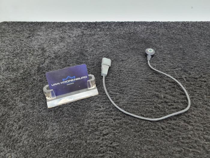 Klopfsensor van een Audi A6 (C6) 2.4 V6 24V 2005