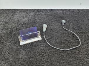 Klopfsensor van een Audi A6 (C6) 2.4 V6 24V 2005