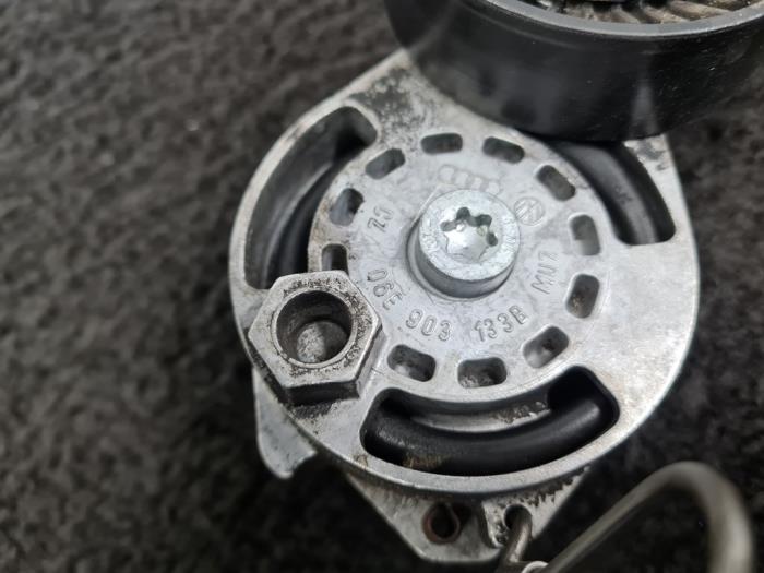 Spanrolle multiriem van een Audi A6 (C6) 3.2 V6 24V FSI 2006
