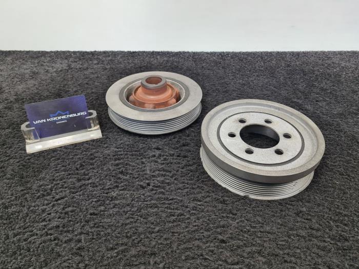 Crankshaft pulley from a Land Rover Range Rover III (LM) 5.0 V8 32V Supercharged 2012