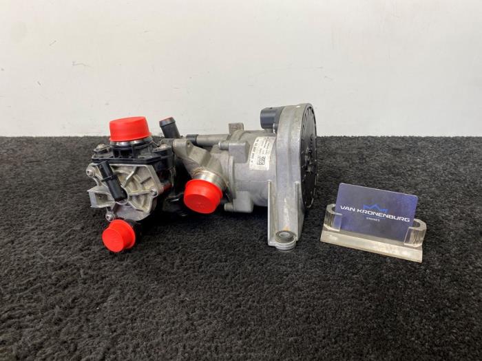 Gebrauchte Wasserpumpe Mercedes E (W213) E-350 2.0 Turbo 16V 4-Matic Preis € 150,00 Mit Mehrwertsteuer angeboten von Van Kronenburg Engines