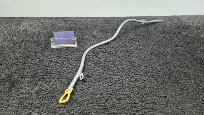 Gebrauchte Ölmessstab Mercedes C (W205) C-200 2.0 CGI 16V Preis € 20,00 Mit Mehrwertsteuer angeboten von Van Kronenburg Engines