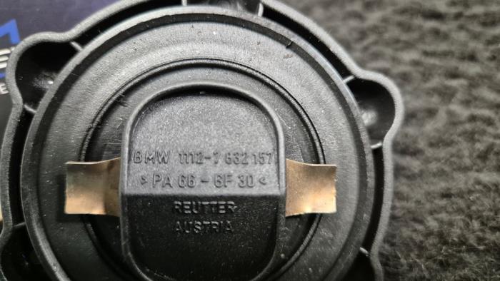 Ölkappe van een BMW M3 (E90) 4.0 V8 32V CRT 2011