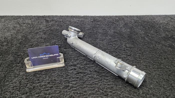 Gebrauchte Wasserrohr Mercedes C (R205) C-180 1.6 16V Preis € 25,00 Mit Mehrwertsteuer angeboten von Van Kronenburg Engines
