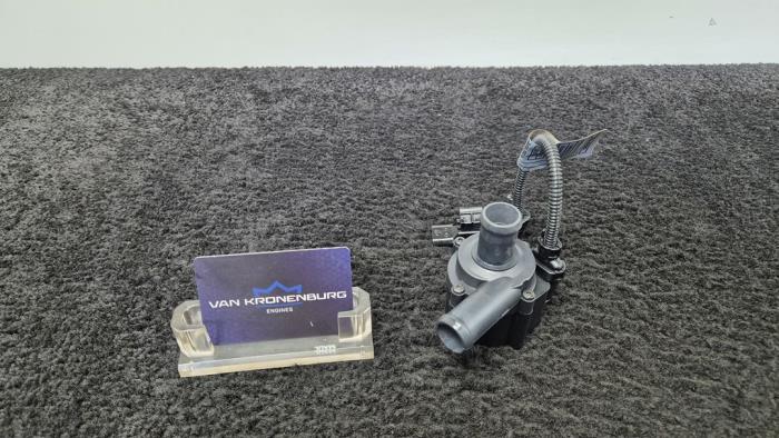 Usagé Pompe à eau BMW 5 serie (F10) M550d 3.0 xDrive 24V Prix € 70,00 Prix TTC proposé par Van Kronenburg Engines