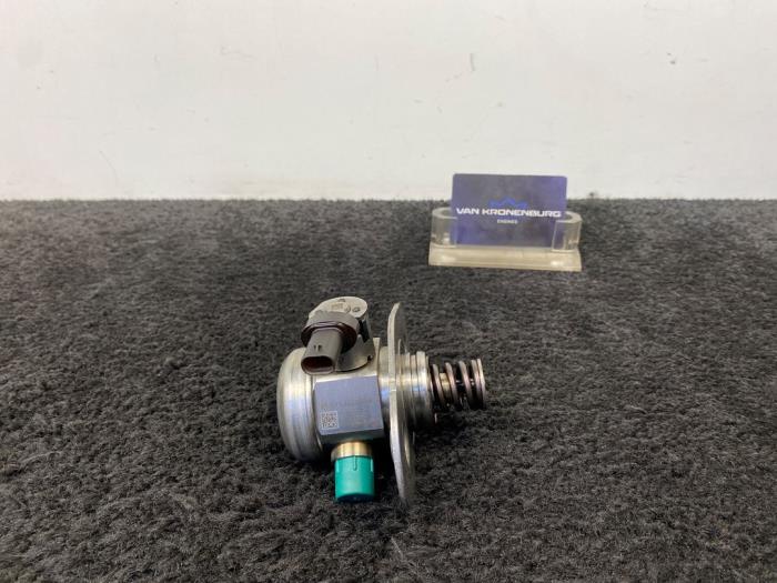 Mechanical fuel pump from a BMW 3 serie (G20) 320i 2.0 TwinPower Turbo 16V 2019