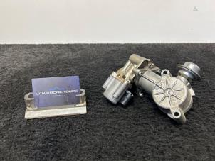 Gebrauchte Kraftstoffpumpe Mechanisch Mercedes C (W204) 1.8 C-180 CGI 16V Preis € 250,00 Mit Mehrwertsteuer angeboten von Van Kronenburg Engines