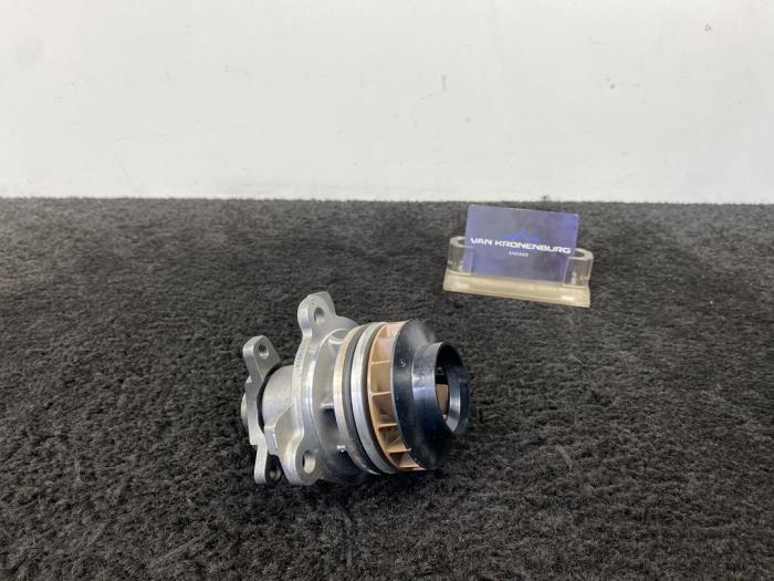 Begagnade Vattenpump Opel Movano 2.3 CDTi 16V FWD Pris € 70,00 Inklusive moms erbjuds av Van Kronenburg Engines