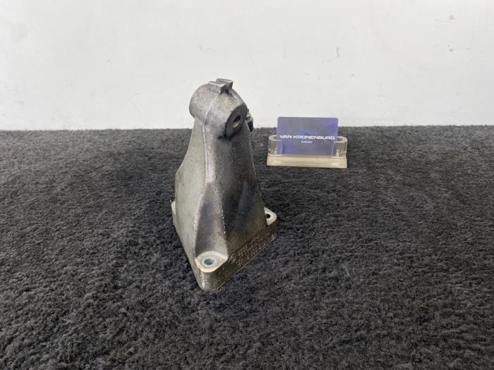 Used Engine mount Mercedes Sprinter 3,5t (906.73) 319 CDI V6 24V 4x4 Price € 22,51 Inclusive VAT offered by Van Kronenburg Engines